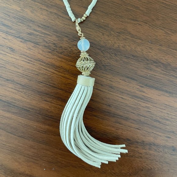 Long white and gold BEADED NECKLACE with tassel - Picture 2 of 2